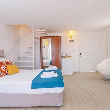 Peace Hotel 2*